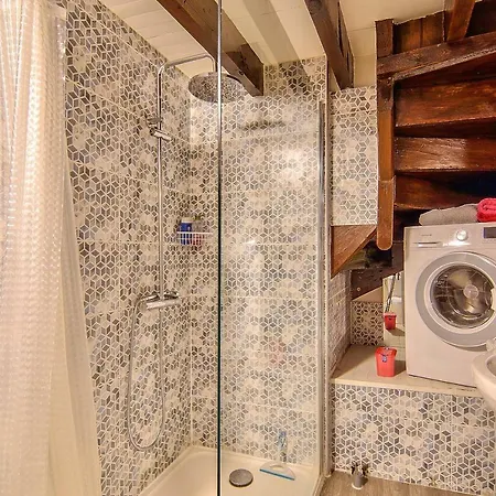 Apartment Lovely Authentic In The Heart Of