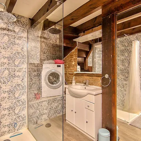 Lovely Authentic In The Heart Of Apartment